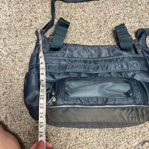 Lug travel tote in grey with long padded strap - Picture 10 of 13